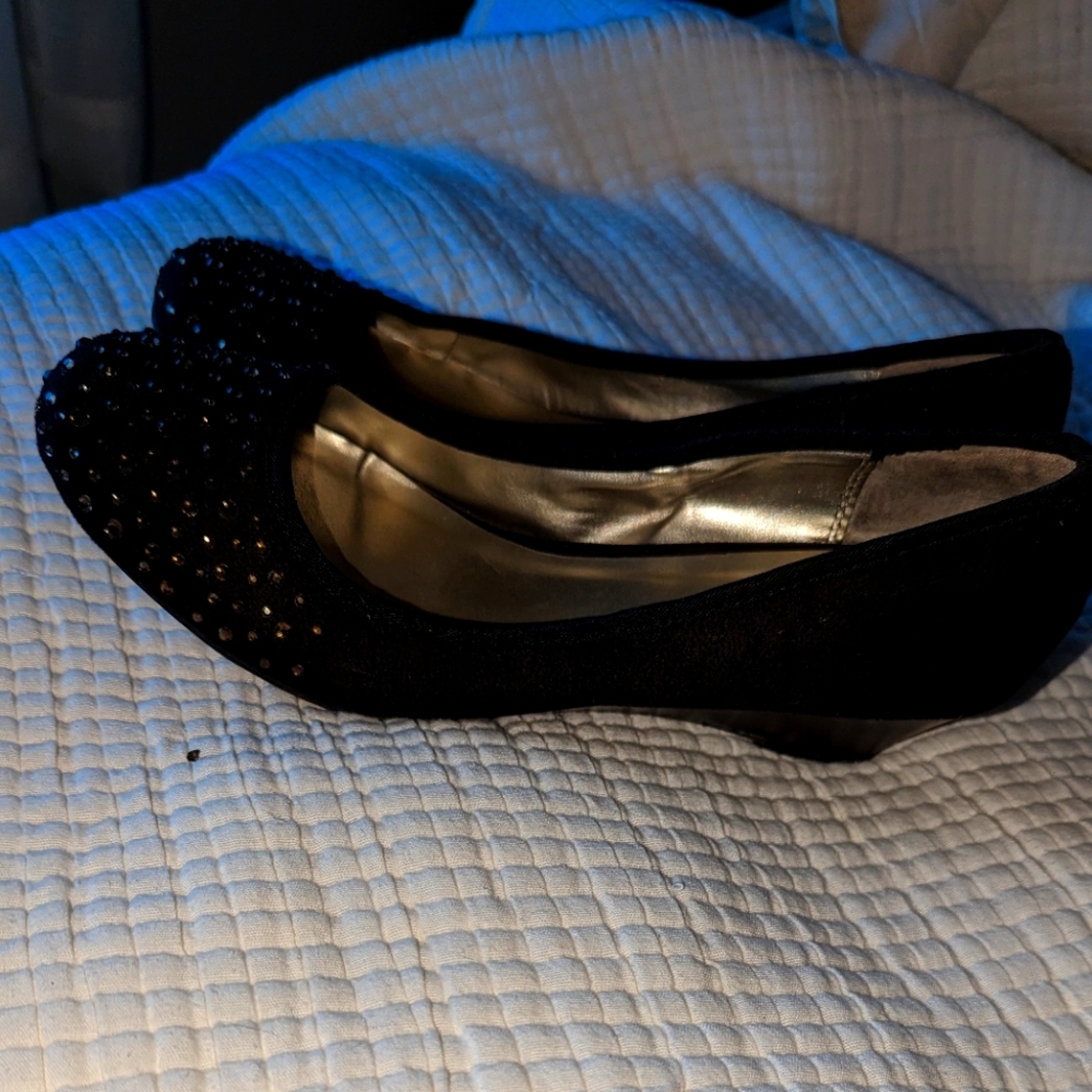 Black dress shoes